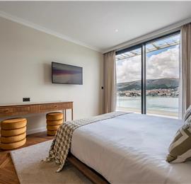 Selection of 5 bedroom seafront villas with pool on Ciovo near Trogir, sleeps 10
